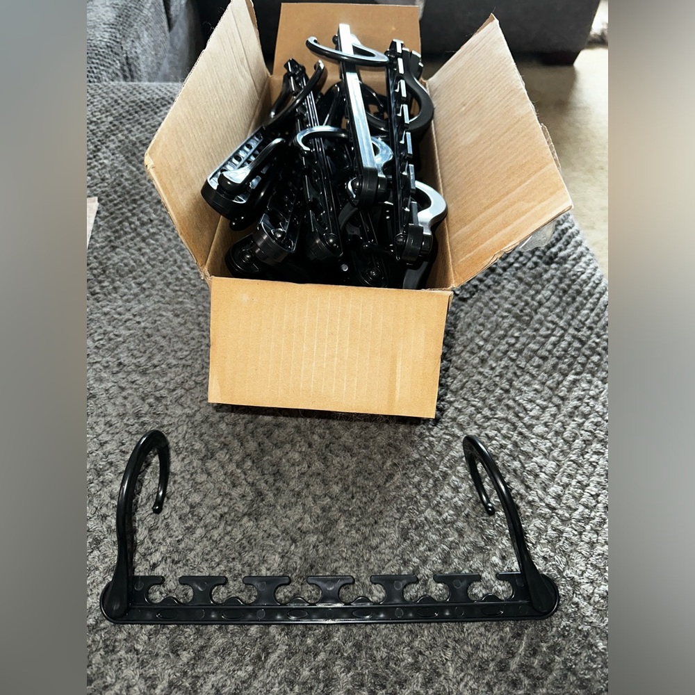 Closet hanging organizer for clothes